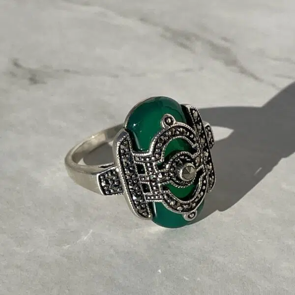 Bague art deco en argent et agate verte
