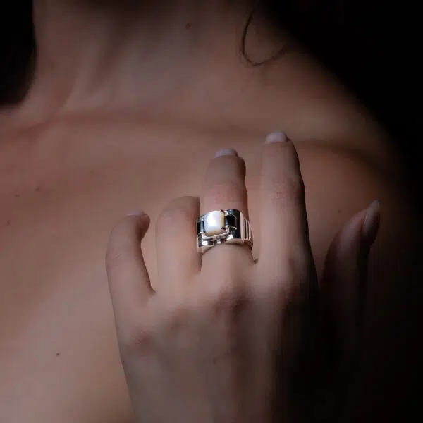 bague-tank-nacre-onyx