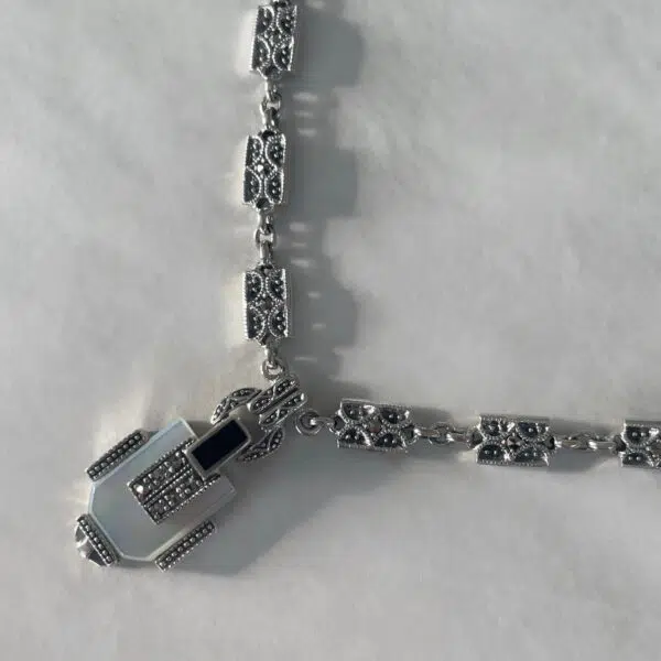 collier-art-deco-nacre
