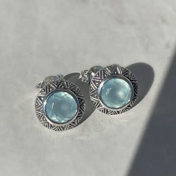 puces d'oreille art déco avec pierres bleues