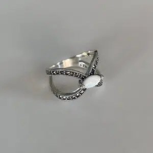 bague-art-deco-anneau-entrelacé-nacre