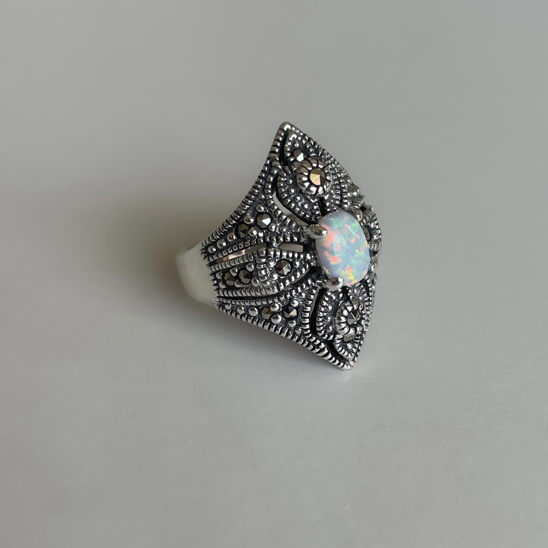 bague ancienne en argent véritable ornée d'une pierre d'opale pour femme