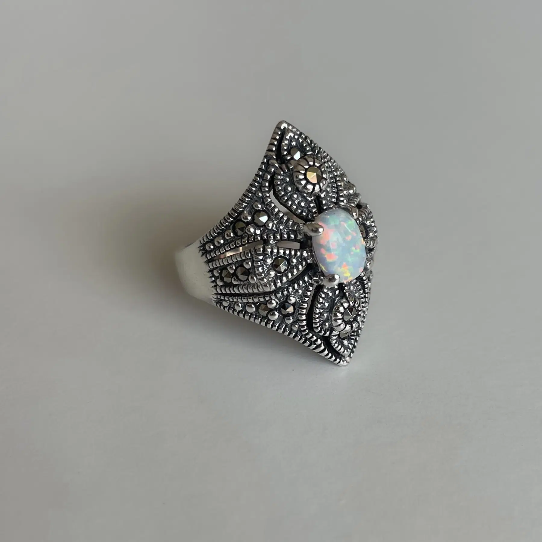 bague ancienne en argent véritable ornée d'une pierre d'opale pour femme